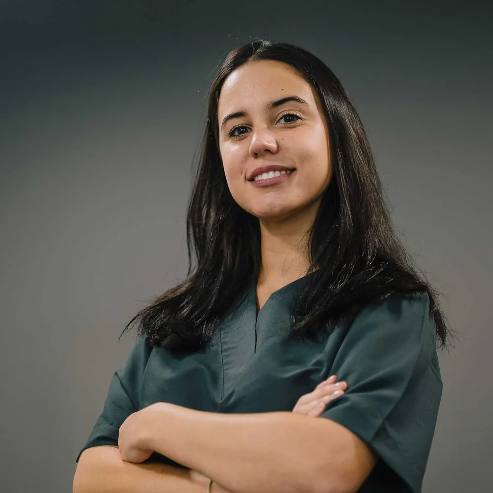 Marina Martínez, Auxiliar